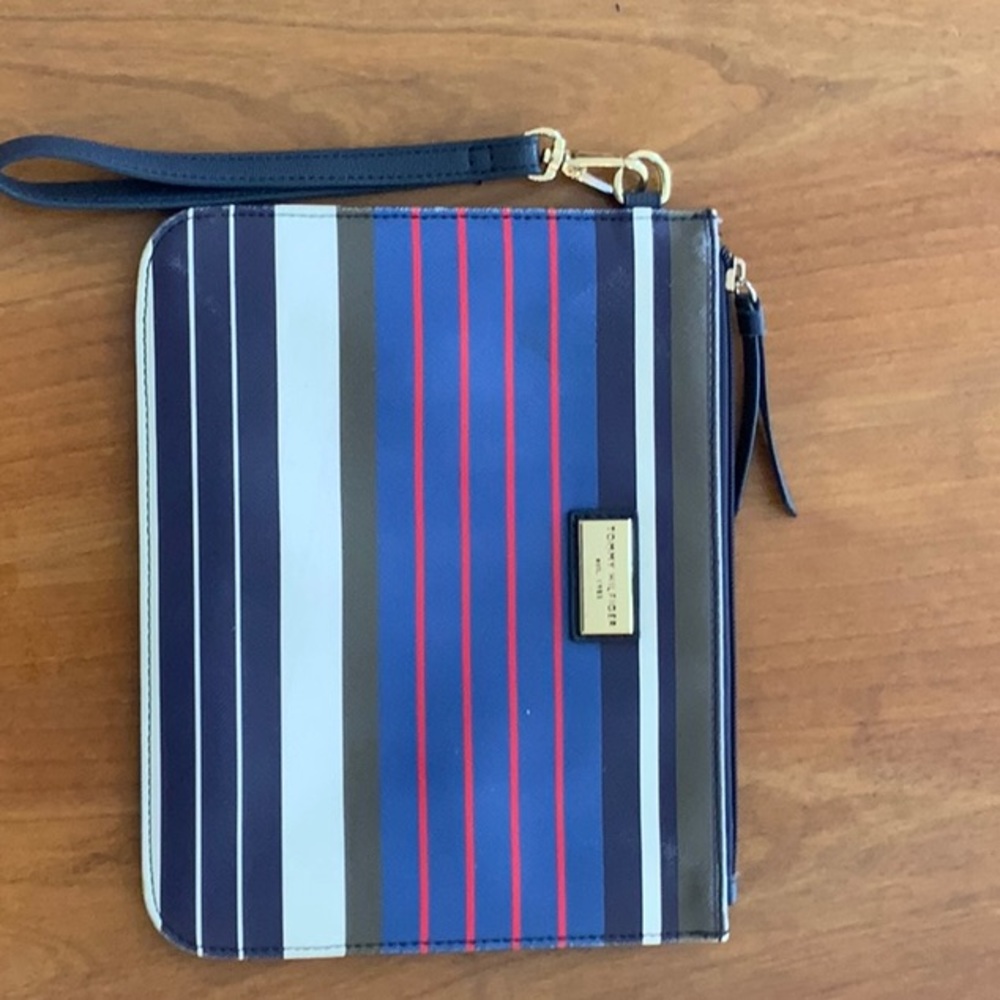 Multicolored sturdy Tommy Hilfiger Essential bag